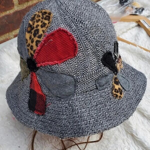 HERRINGBONE floral appliqués‎  wool tweed hat